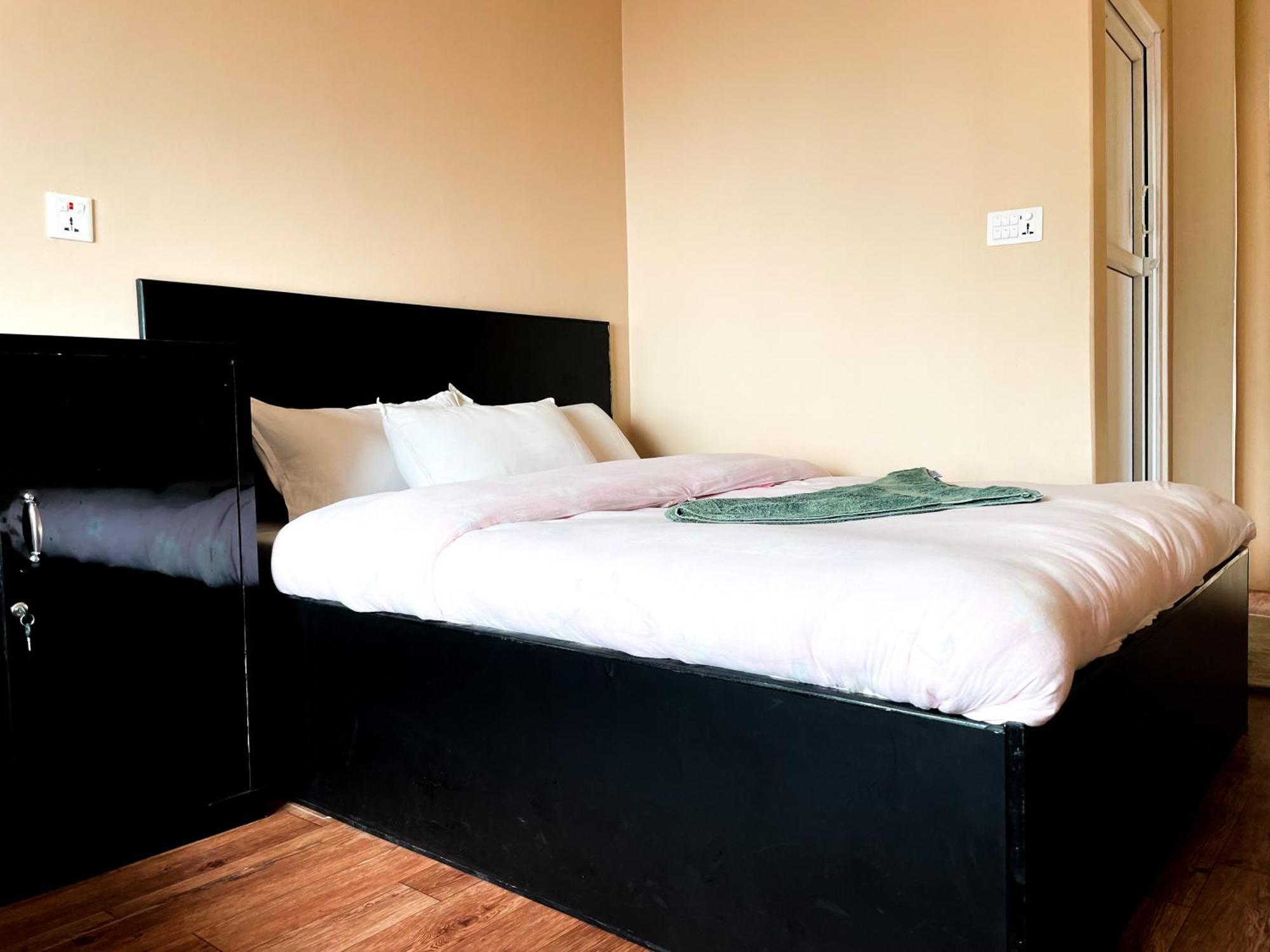 Yuriko Guest House Pokhara Exterior photo
